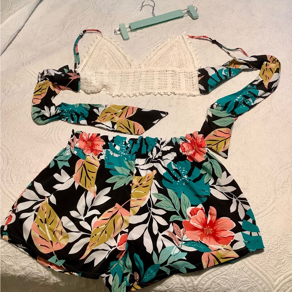 Verdusa Floral Crochet Crop Top and Shorts Set